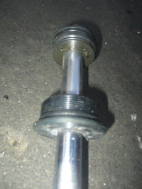 Load image into Gallery viewer, Suzuki DF150 150hp outboard center ram with caps (48401-96J00)
