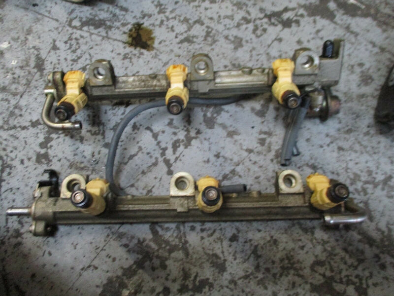 2004 Yamaha 4 stroke F225TURC outboard fuel rail & injector 69j-13170 69j-13761