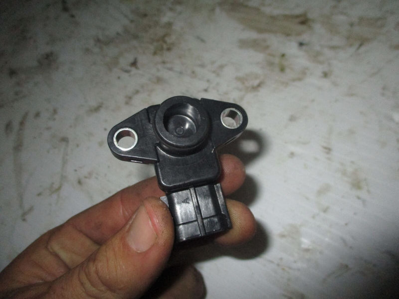 Suzuki DF90 90 hp outboard cam position sensor (33220-76G02)