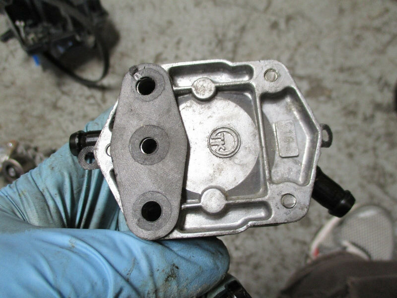 2002 Yamaha HPDI 200hp outboard z200txra fuel pump 6e5-24410-03