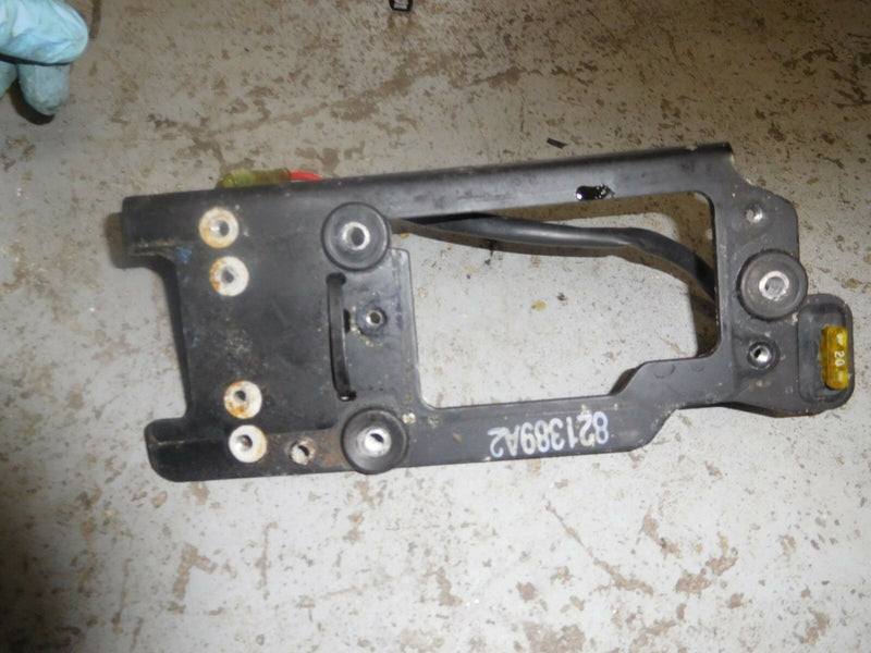 Mercury Mariner 35hp 2 cylinder 2 stroke bracket with fuse 821389A2