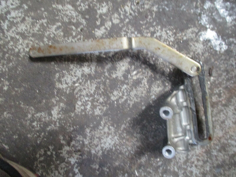 2002 Yamaha 100hp outboard 4-stroke F100TLRA shift bracket
