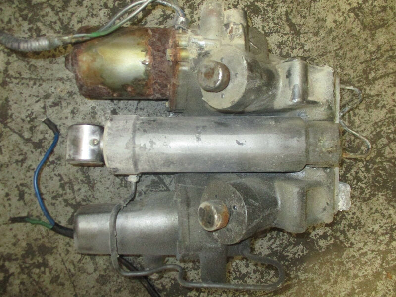 1996 Suzuki outboard DT 225hp 2-stroke power tilt and trim unit