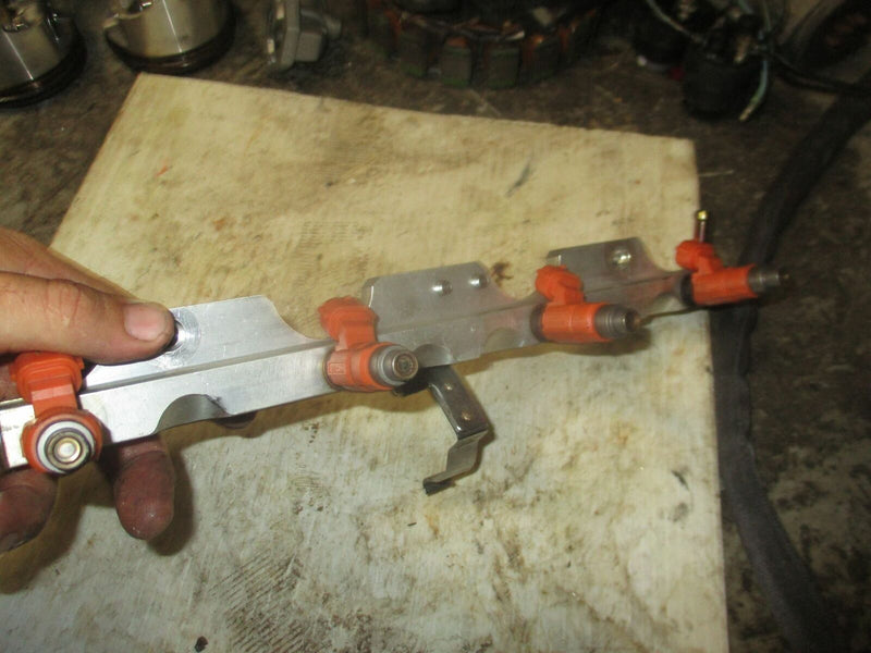 Johnson 115hp 4 stroke outboard fuel rail with injector set (5036041)