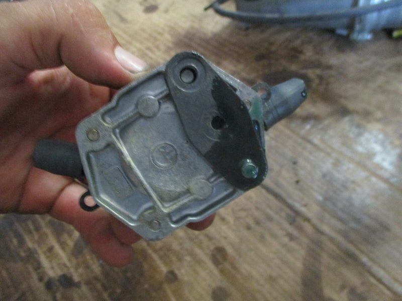 2004 Yamaha 200hp ox66 2-stroke V6 outboard fuel pump 6e5-24410-03