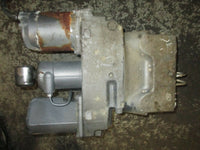 Load image into Gallery viewer, 1994 yamaha 130hp 2-stroke outboard power tilt and trim unit
