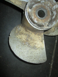 Load image into Gallery viewer, Yamaha outboard alluminum propeller 13 5/8 by 13-K
