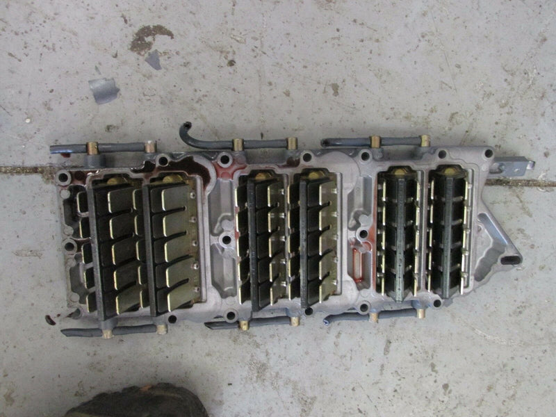 2000 Yamaha outboard Z200TXRY 2 stroke 200hp HPDI intake manifold 65L-13610-01-0