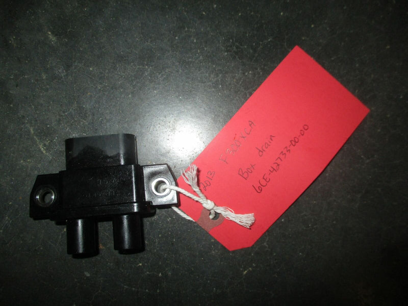 Yamaha 300hp 4 stroke outboard box drain (6CE-42733-00-00)