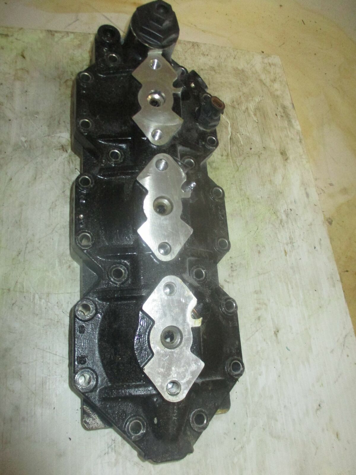 Evinrude ETEC 175hp outboard starboard cylinder head (352179)