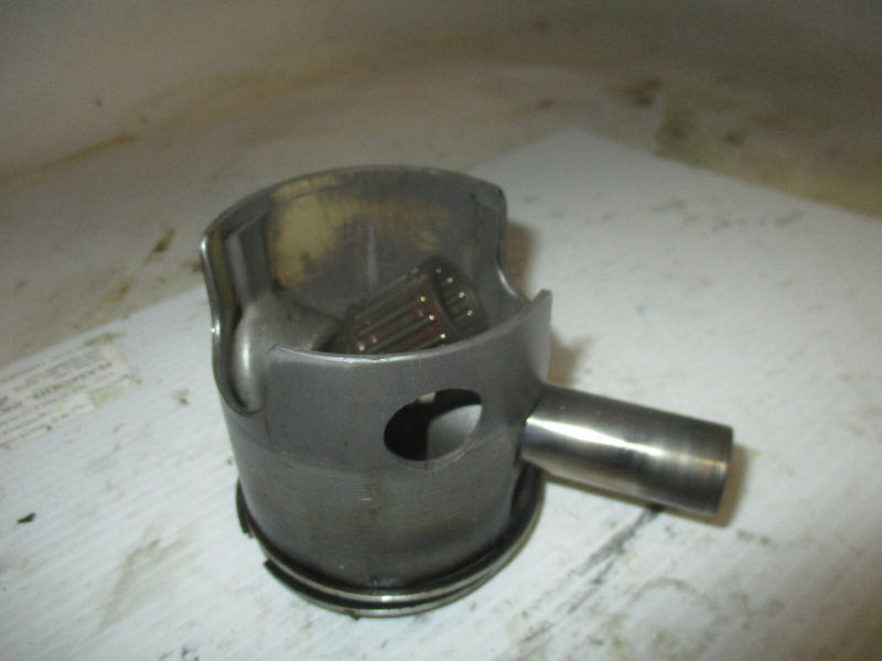 Suzuki DT225 225hp outboard starboard piston (12110-92E20)