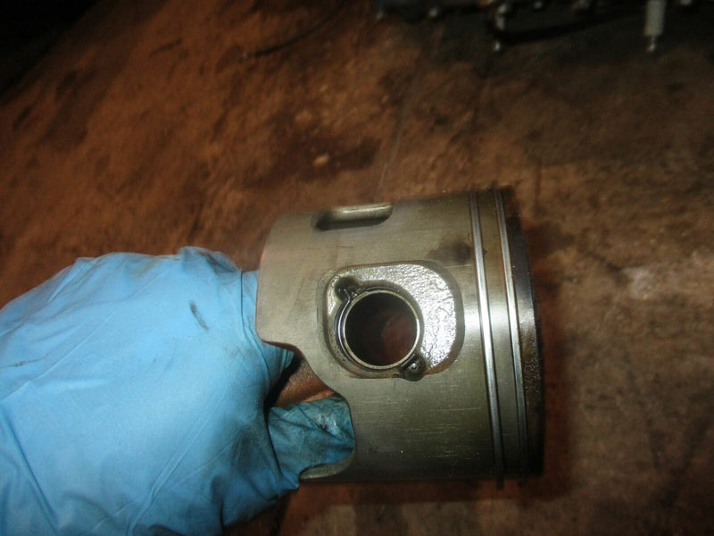 Yamaha SWS OX66 150hp outboard starboard piston (68F-11631-01-85)