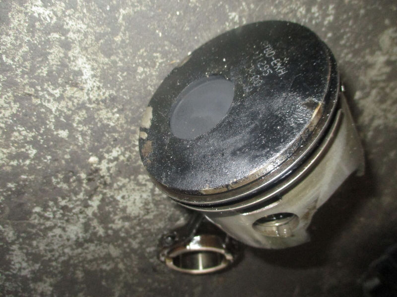 Evinrude 135 Ficht outboard starboard piston and rod (5001295)