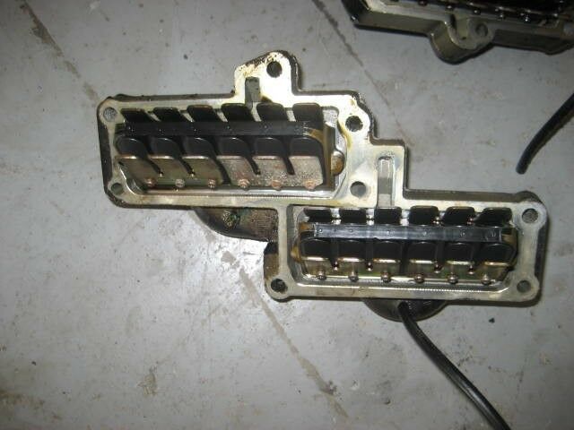 Johnson outboard 200 hp V6 ocean runner  reed valve 340758, 340793
