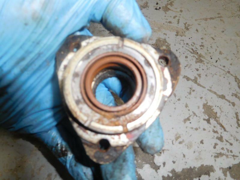 1994 johnson Evinrude E30RERM 25hp outboard lower crankshaft seal