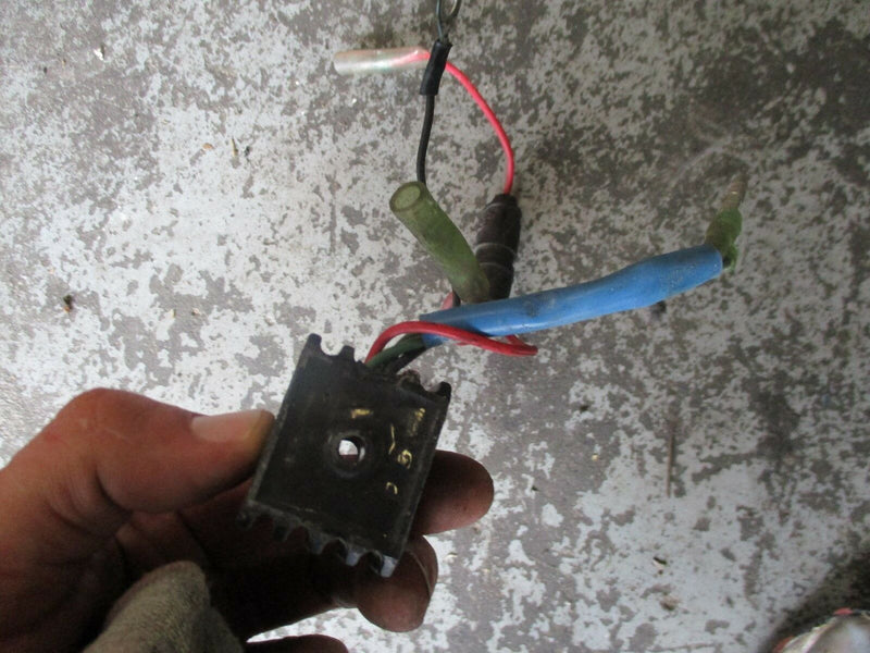 1992 Yamaha 40ELRQ outboard rectifier regulator