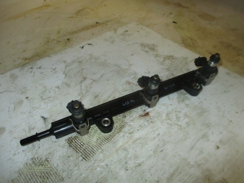 Yamaha 300hp 4 stroke outboard fuel rail with 3 injectors (6CB-13171-00)