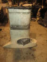 Load image into Gallery viewer, 1998 Johnson Ficht 115hp 2-Stroke Outboard 20in Midsection Casing 343509, 344945
