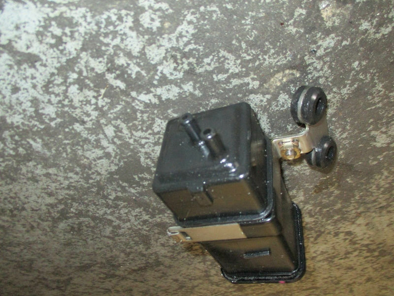 2007 Yamaha outboard F250TXR 4 stroke air canister 6p2-24170