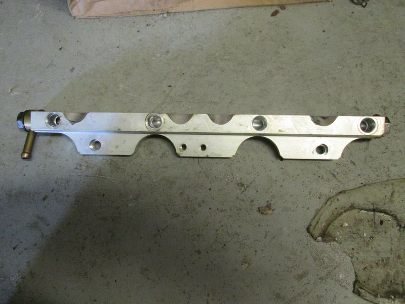 2001 Suzuki outboard DF90 Fuel Rail 15750-90J00