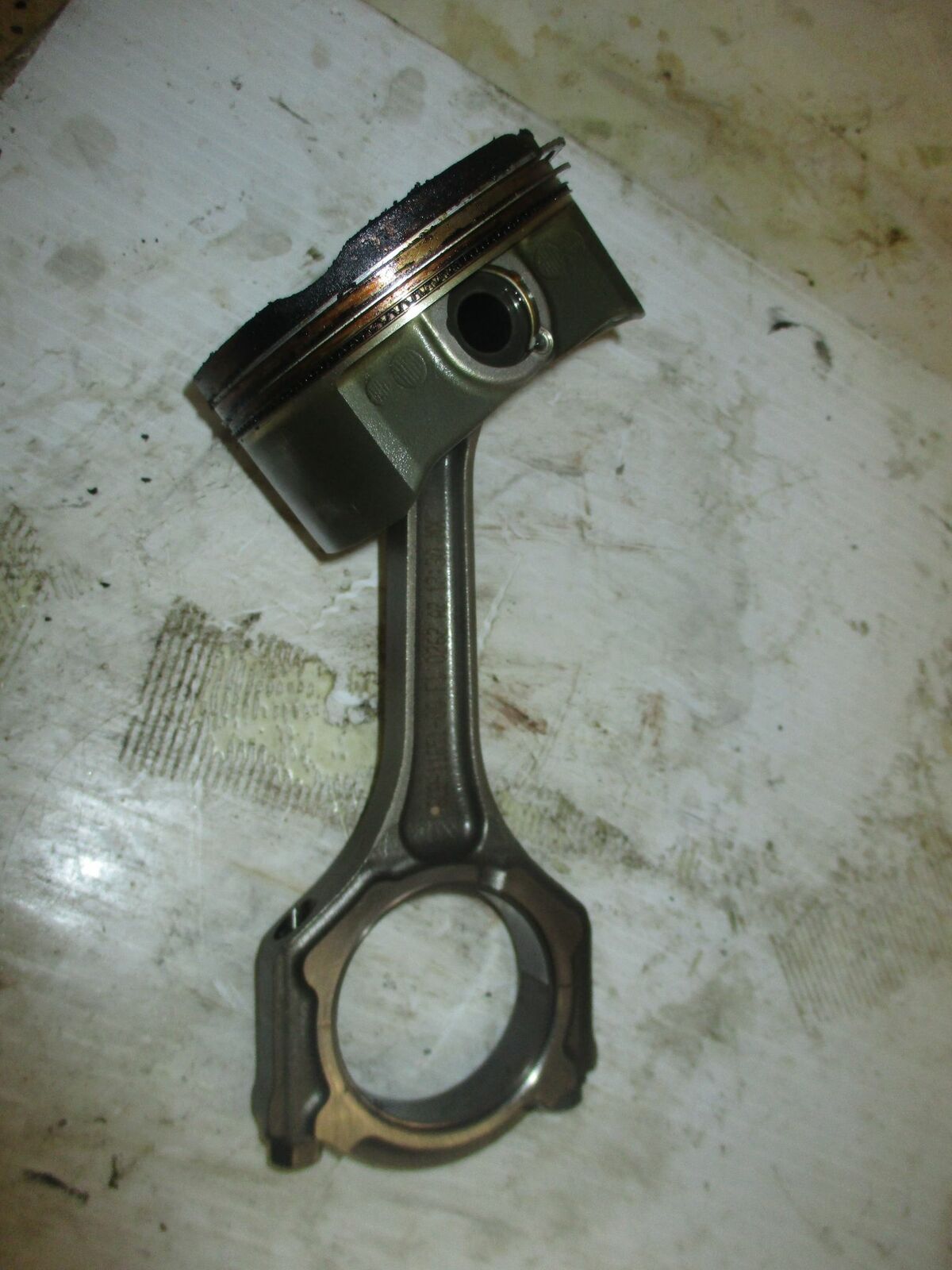 Yamaha 300hp 4 stroke outboard piston and rod (6CE-11631-00)