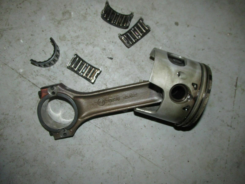 Johnson outboard 225hp Venom 2-stroke J225STLERK starboard piston and rod 329876