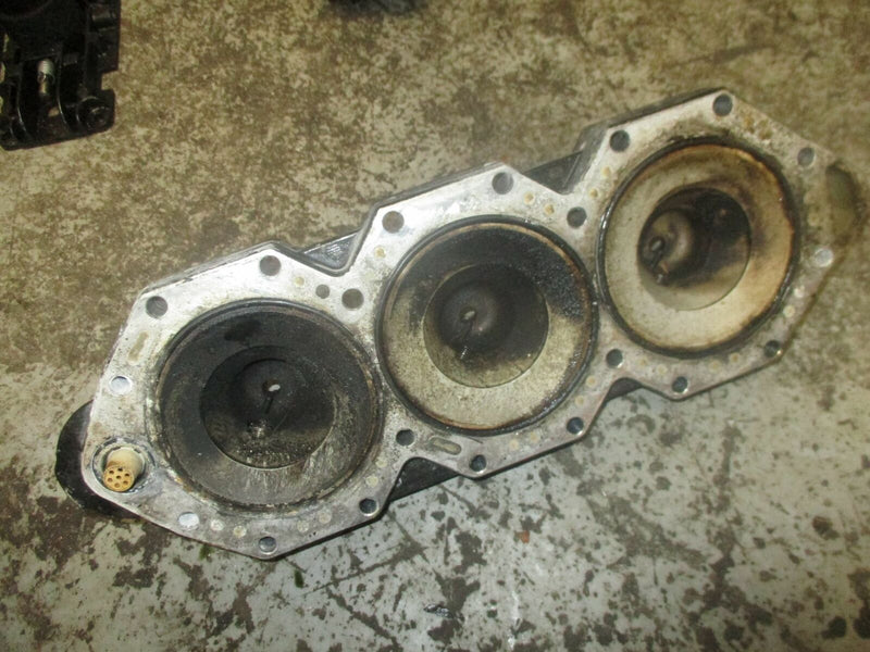 Johnson Ficht 150hp outboard starboard cylinder head (346453)