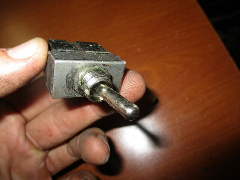Yamaha outboard emergency oil switch