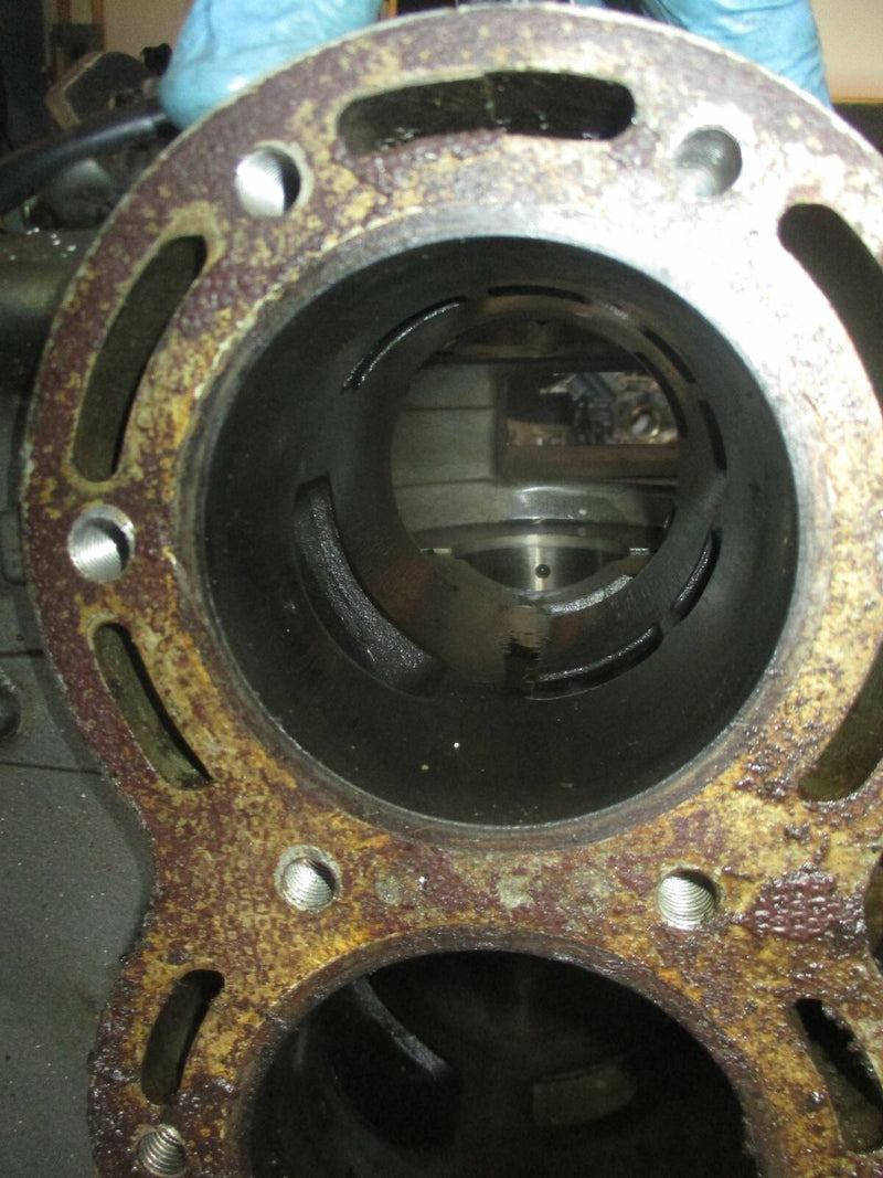 Suzuki DT140 140hp outboard crankcase block