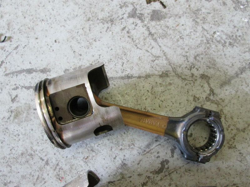 1990 Yamaha saltwater series carbureted 250 ETXD starboard piston and rod 316982