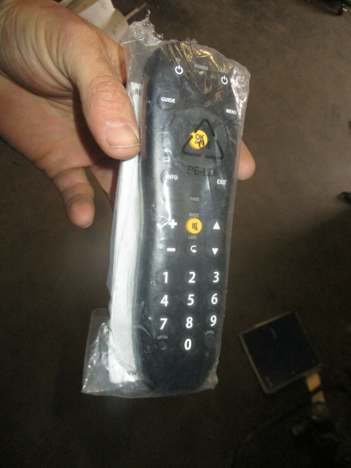 Suddenlink Universal Electronics Remote Control (URC-2068BC2-R)