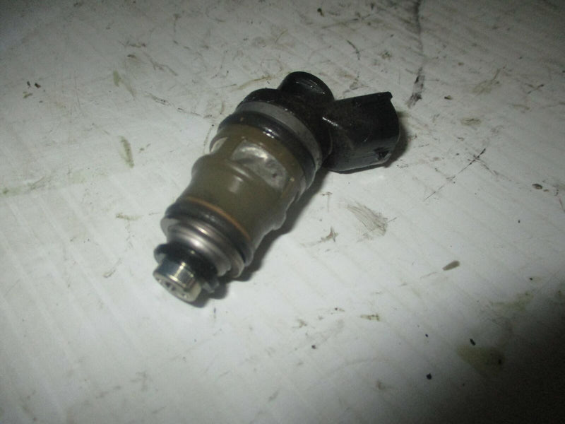 Suzuki DT150 150hp outboard fuel injector (15710-94900)