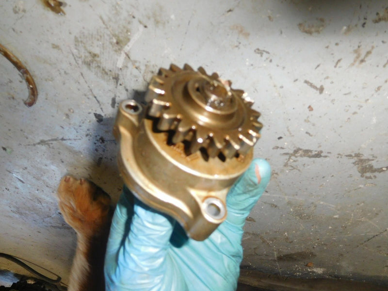 2006 Suzuki outboard DF140hp 14001F-682607 Oil Pump 16400-90j00