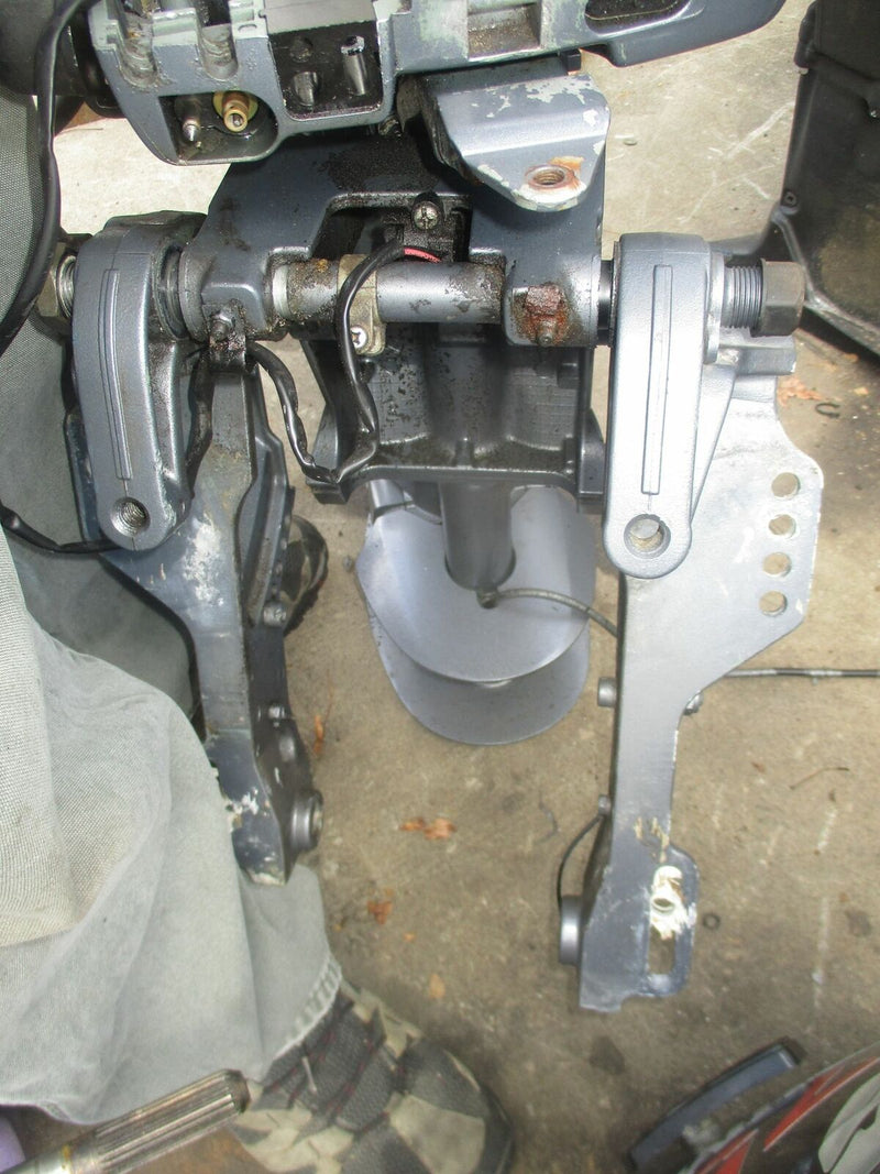 Yamaha 40hp 4 stroke outboard 20" shaft  midsection
