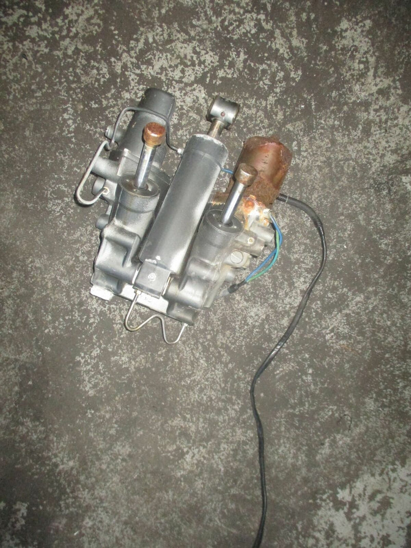 Suzuki DT225 225hp 2 stroke outboard tilt trim unit