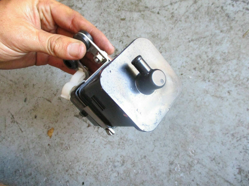2008 Yamaha 350hp 4-stroke outboard air canister 6p2-24170