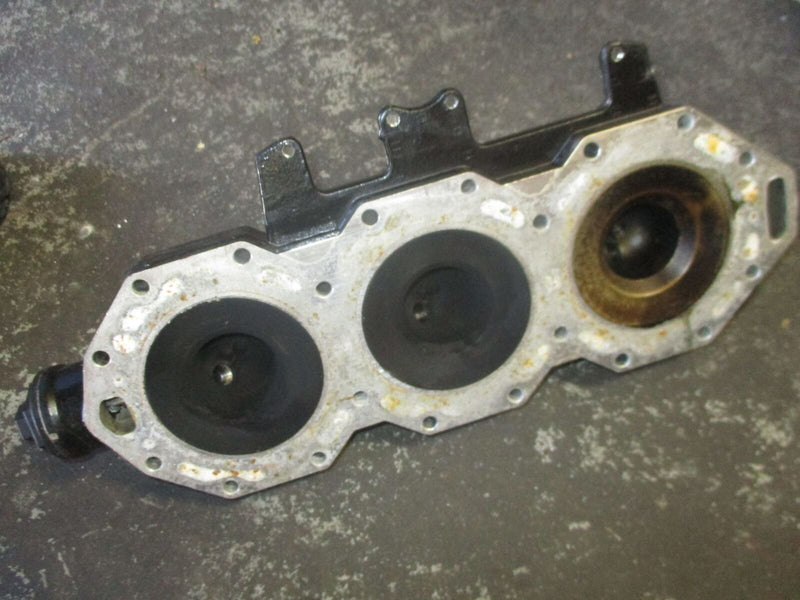 Evinrude 225 hp Ficht outboard starboard cylinder head (0346007)
