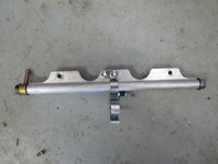 Load image into Gallery viewer, 2002 Suzuki DF 90 100 115 4 stroke fuel rail 15751-90J03
