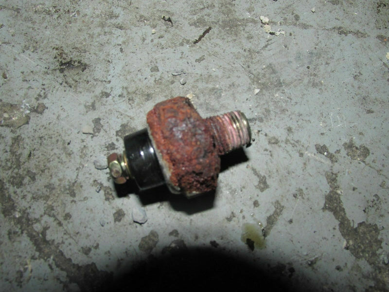2002 Suzuki outboard DF140 14001Z-251032 4-stroke oil pressure sensor 37820-99E0