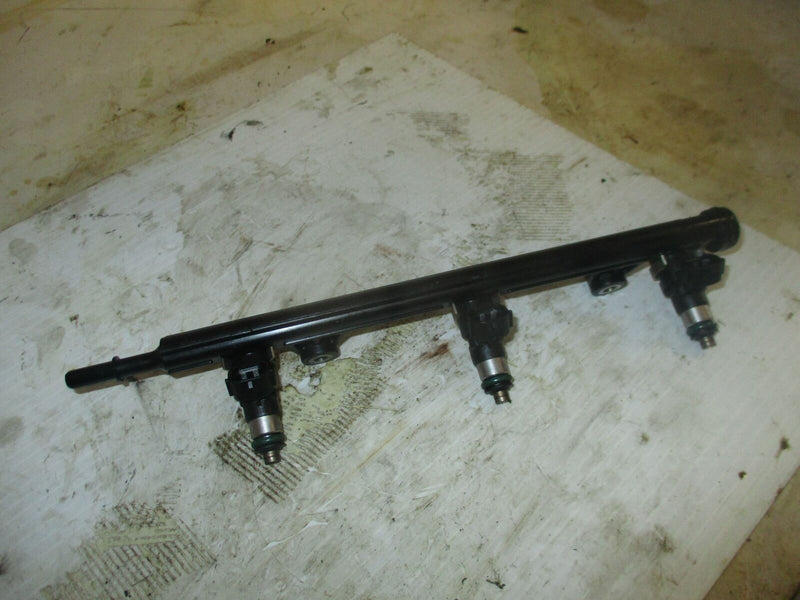 Yamaha 300hp 4 stroke outboard fuel rail with 3 injectors (6CB-13171-00)