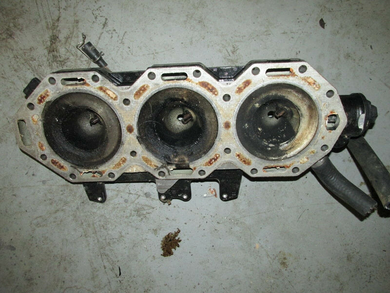 2003 Evinrude Ficht 200hp 2-stroke V-6 starboard cylinder head 350750