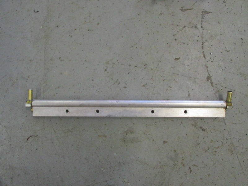 2001 Yamaha 150hp 0X66 Saltwater series 2 fuel rail 65L-13938-00-00