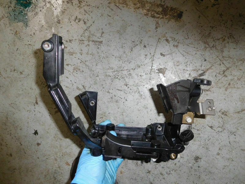 2008 Yamaha outboard 350 hp V8 4 stroke relay mounting bracket 6AW-81948-00-00