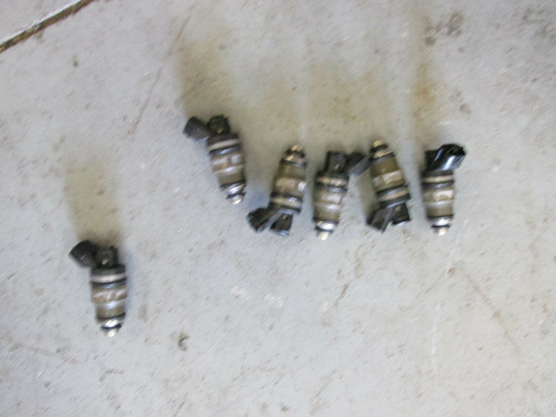 1998 Suzuki Outboard DT 200 fuel injector 15710-94900
