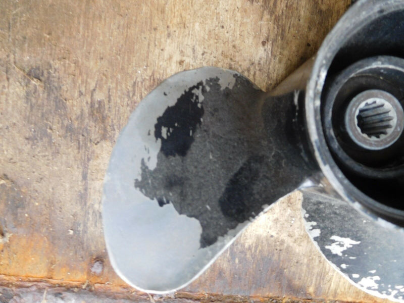 Suzuki outboard aluminum propellor 3 blade V1700 13 1/4 x 17