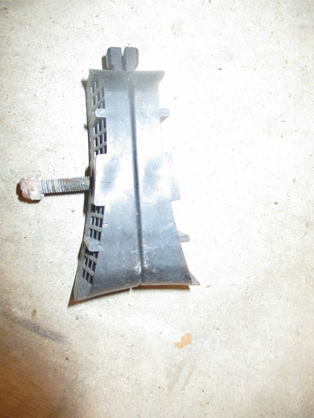 Yamaha outboard lower unit vent