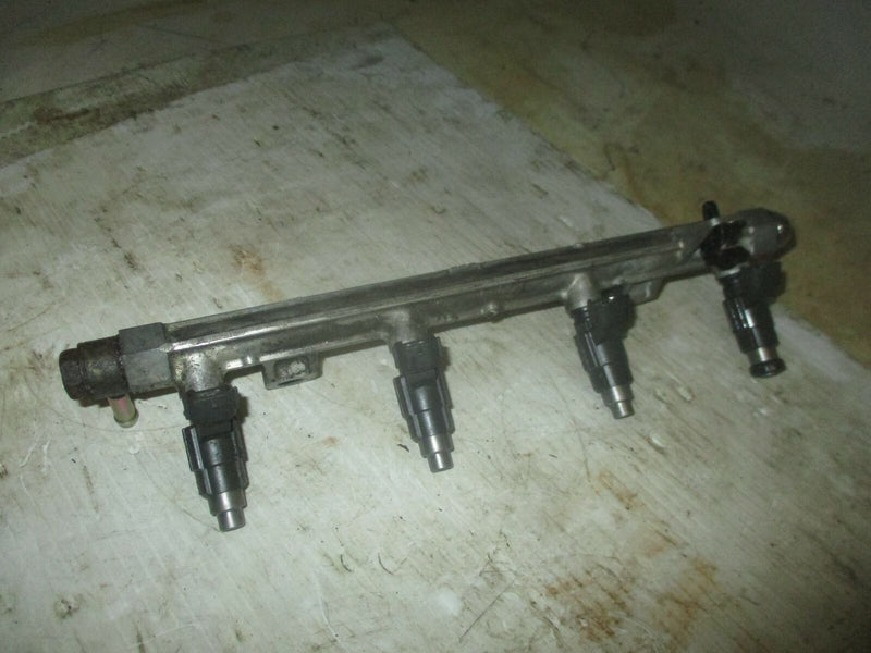 Suzuki DF70 70hp outboard fuel rail and injector set (15751-99E00)