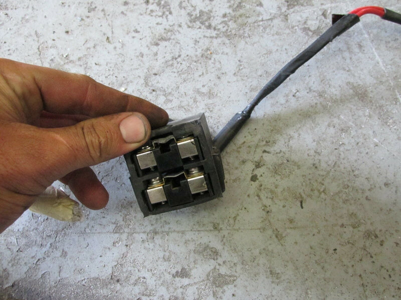 1990 Yamaha saltwater series carbureted 250 ETXD fuse holder 61A-82150-00-00