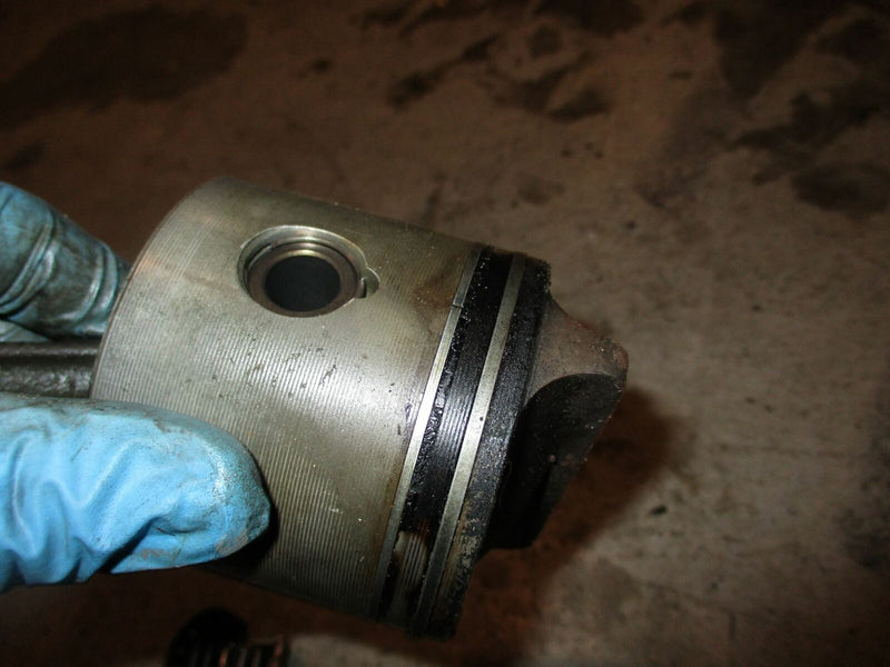 Johnson Seahorse 35hp outboard piston and rod (320953)