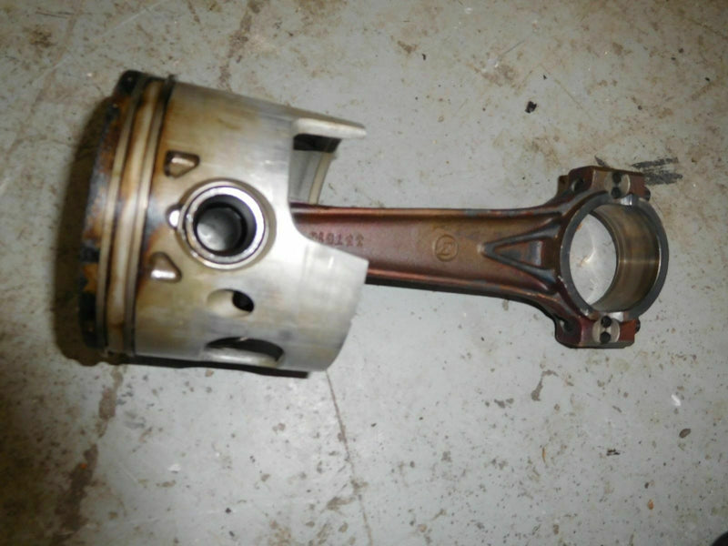 1996 Evinrude outboard 225hp 2-stroke E225CZEDE STRBD Piston and Rod 0436859